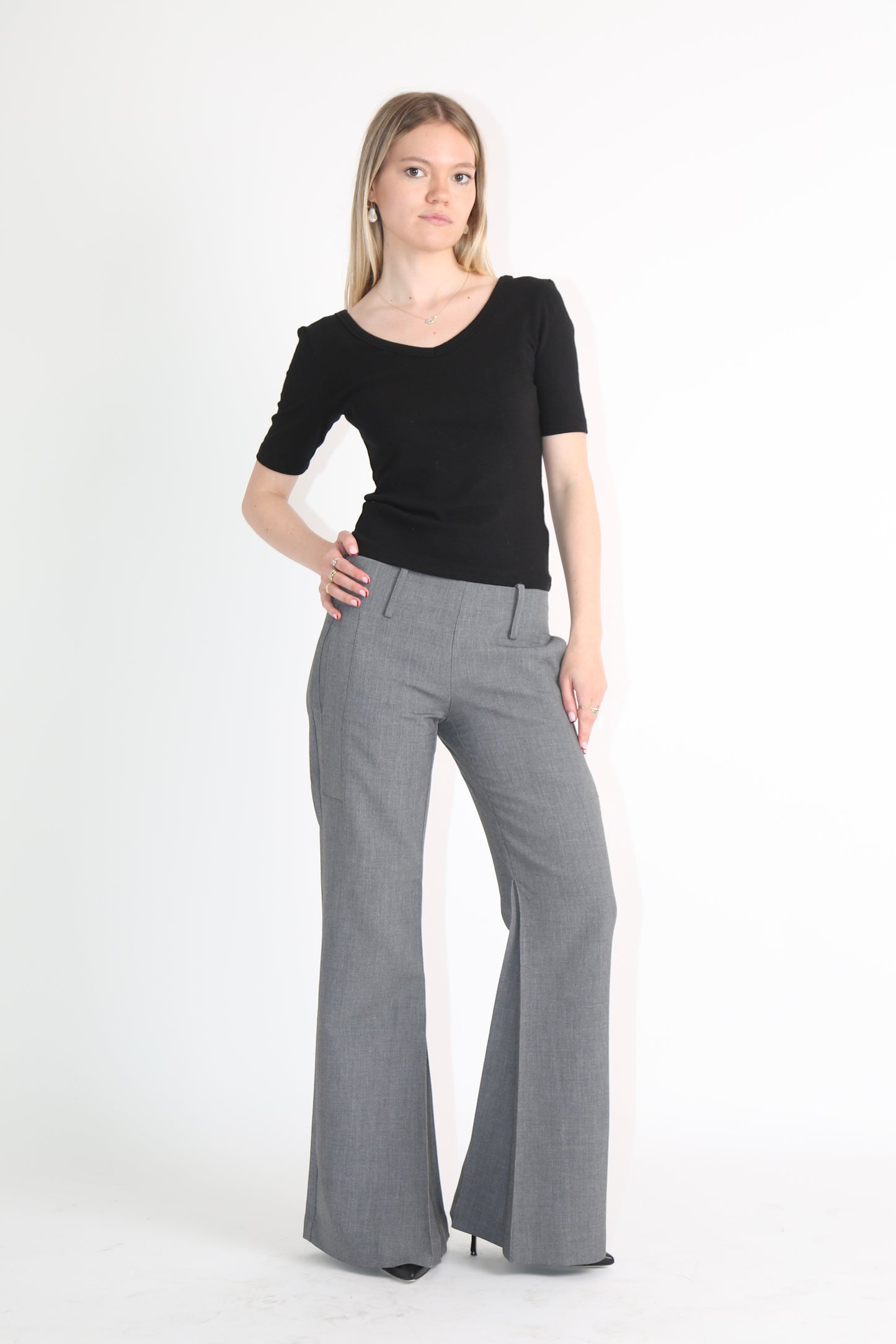 The 90s V-Neck Midsleeve Top