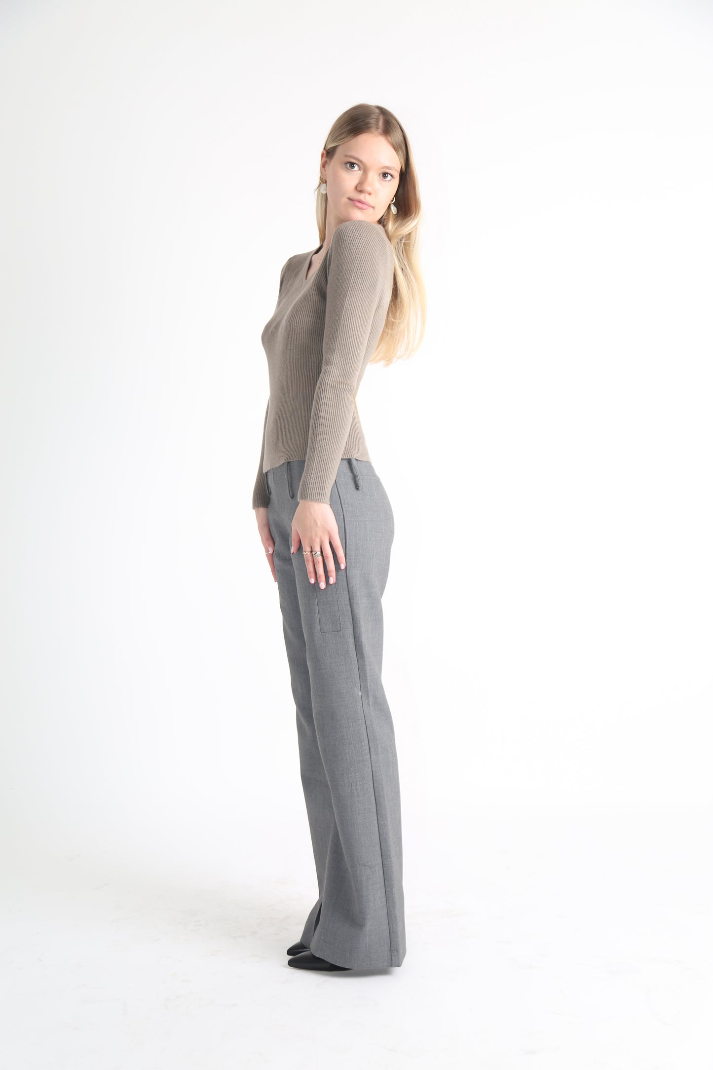 The Long Sleeve V-Neck Ribbed Knit