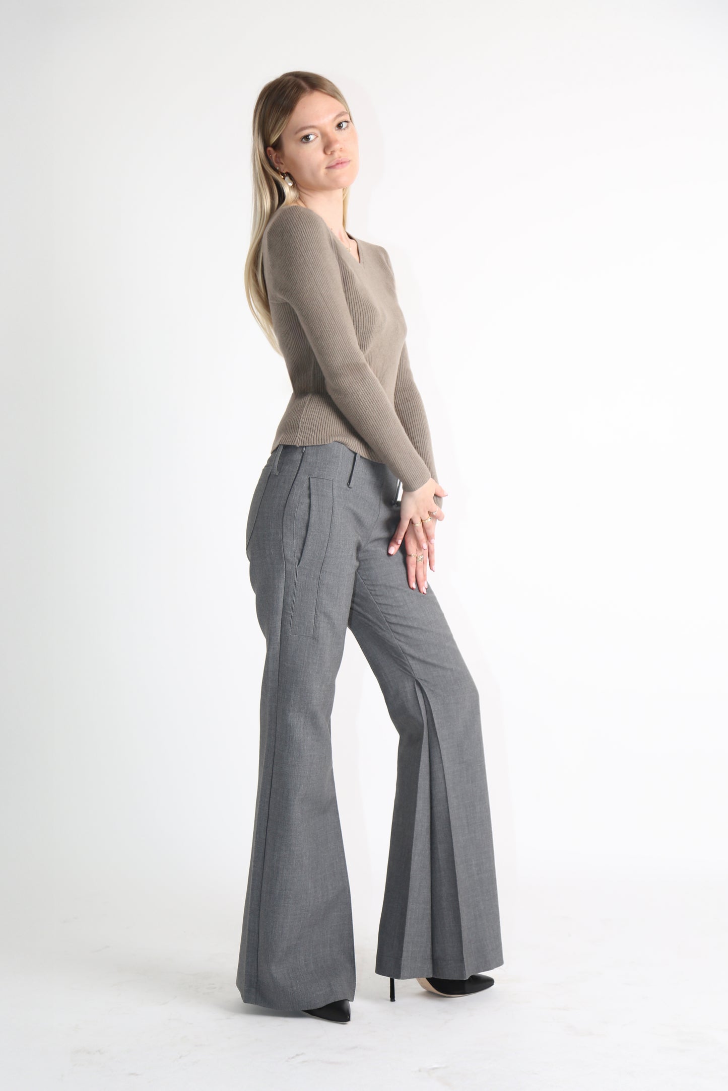 The Long Sleeve V-Neck Ribbed Knit